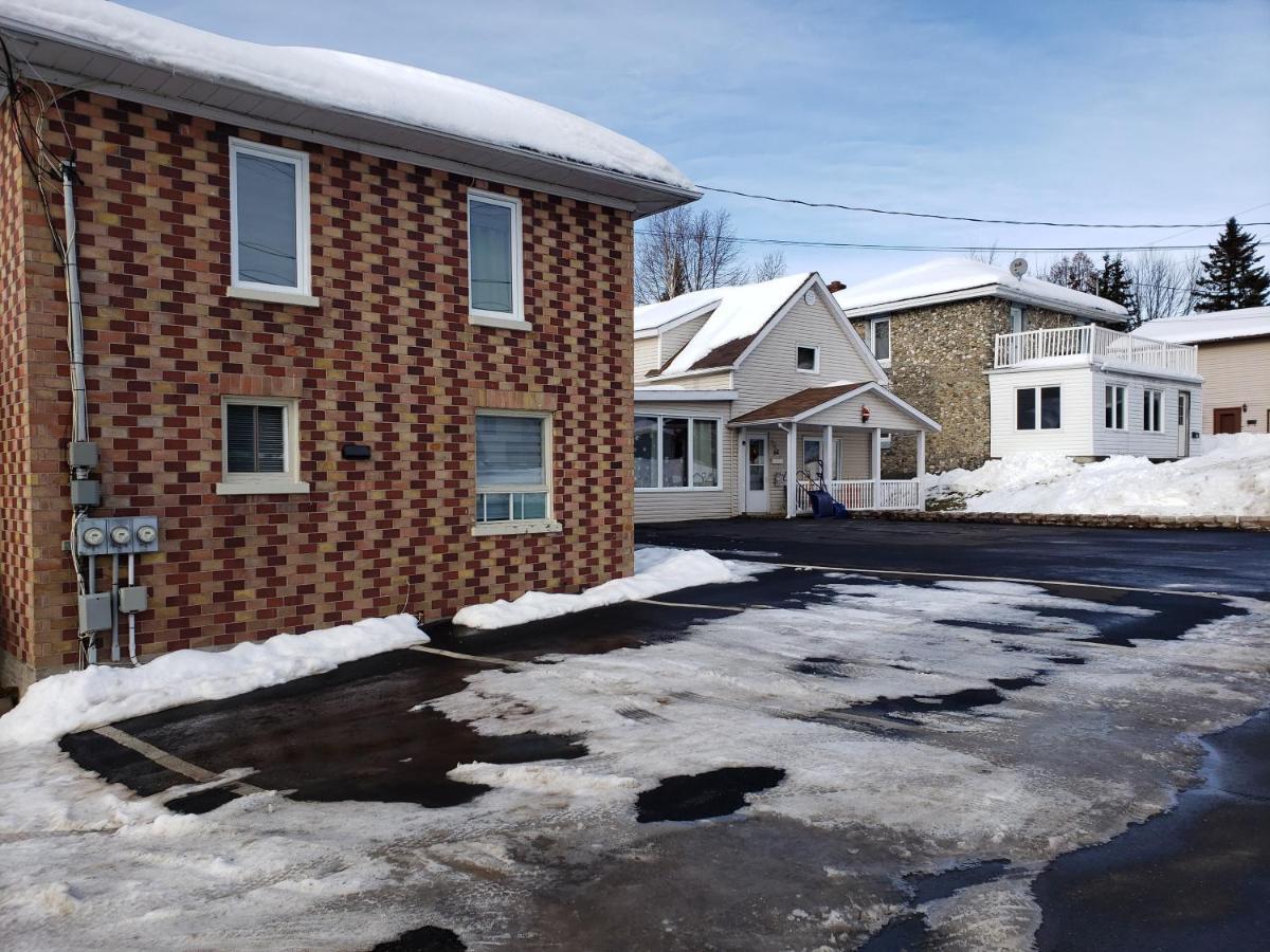 Downtown Apartment Next To Highway Netflix+Wifi Edmundston Exterior photo